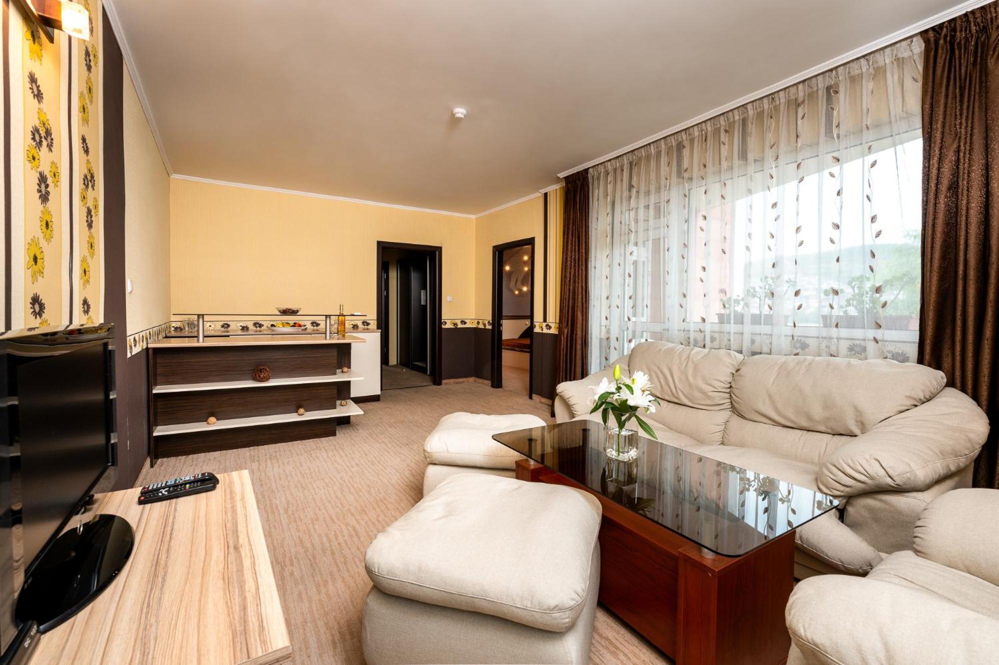 Spa Hotel Holiday Velingrad Bagian luar foto