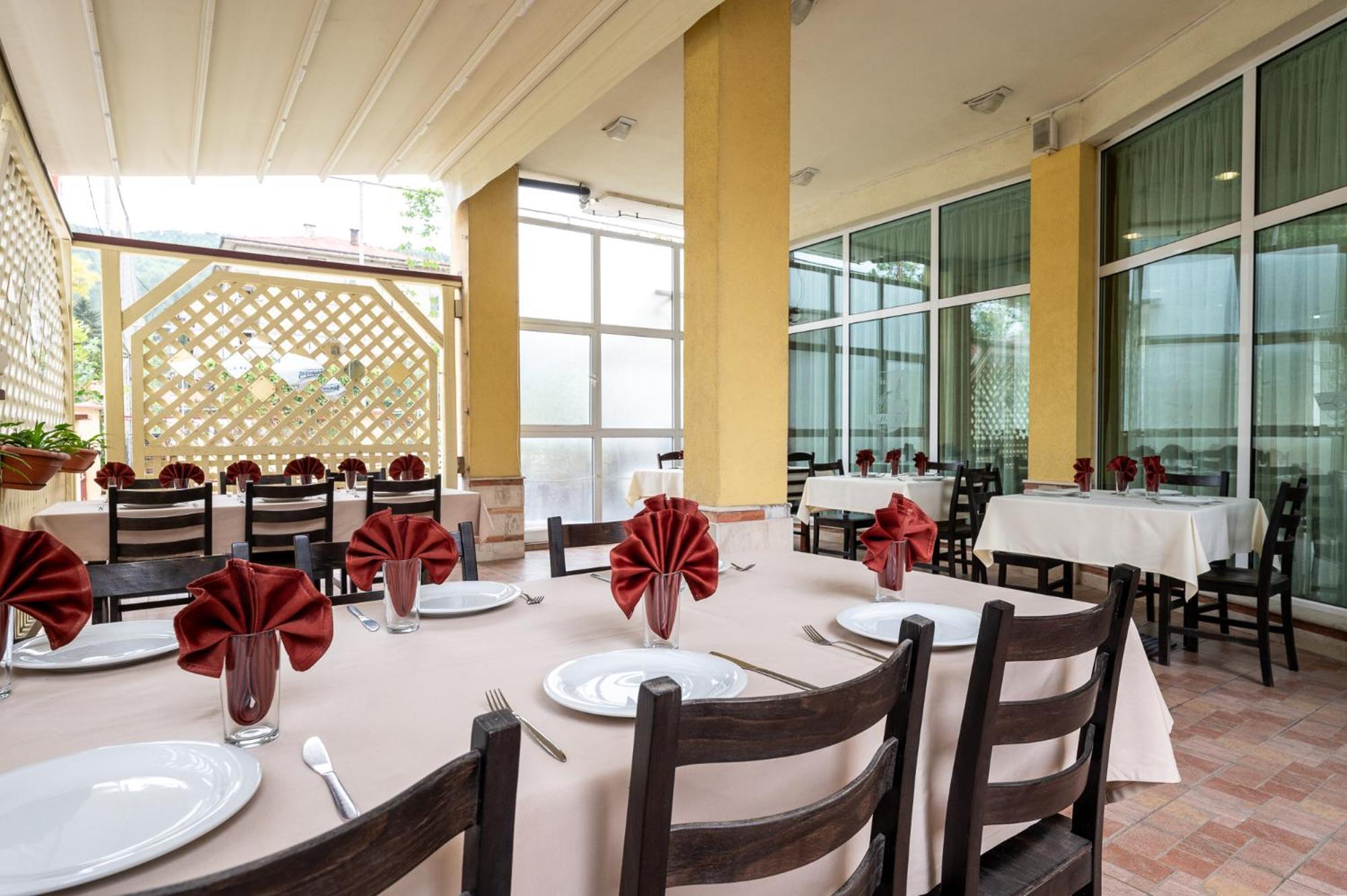 Spa Hotel Holiday Velingrad Bagian luar foto