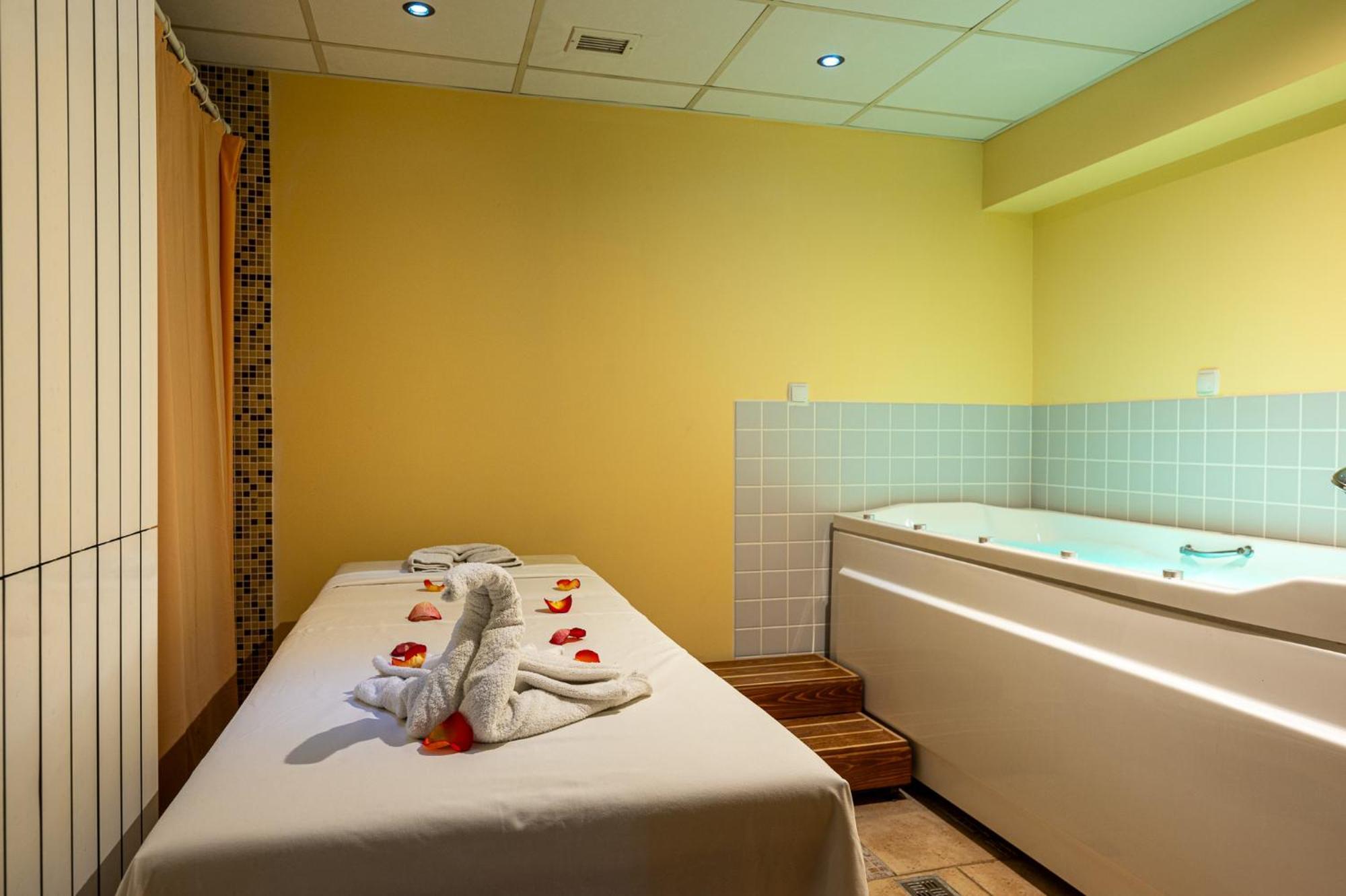 Spa Hotel Holiday Velingrad Bagian luar foto