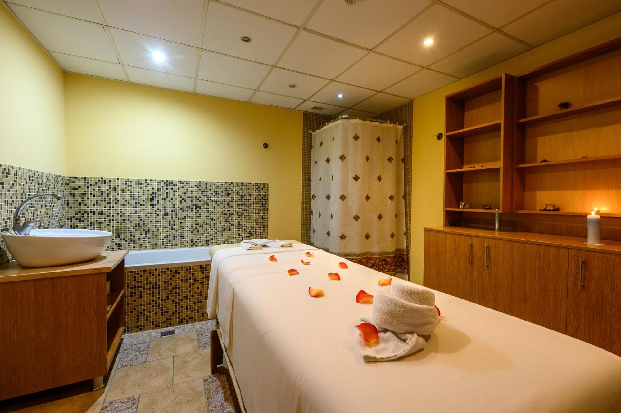 Spa Hotel Holiday Velingrad Bagian luar foto